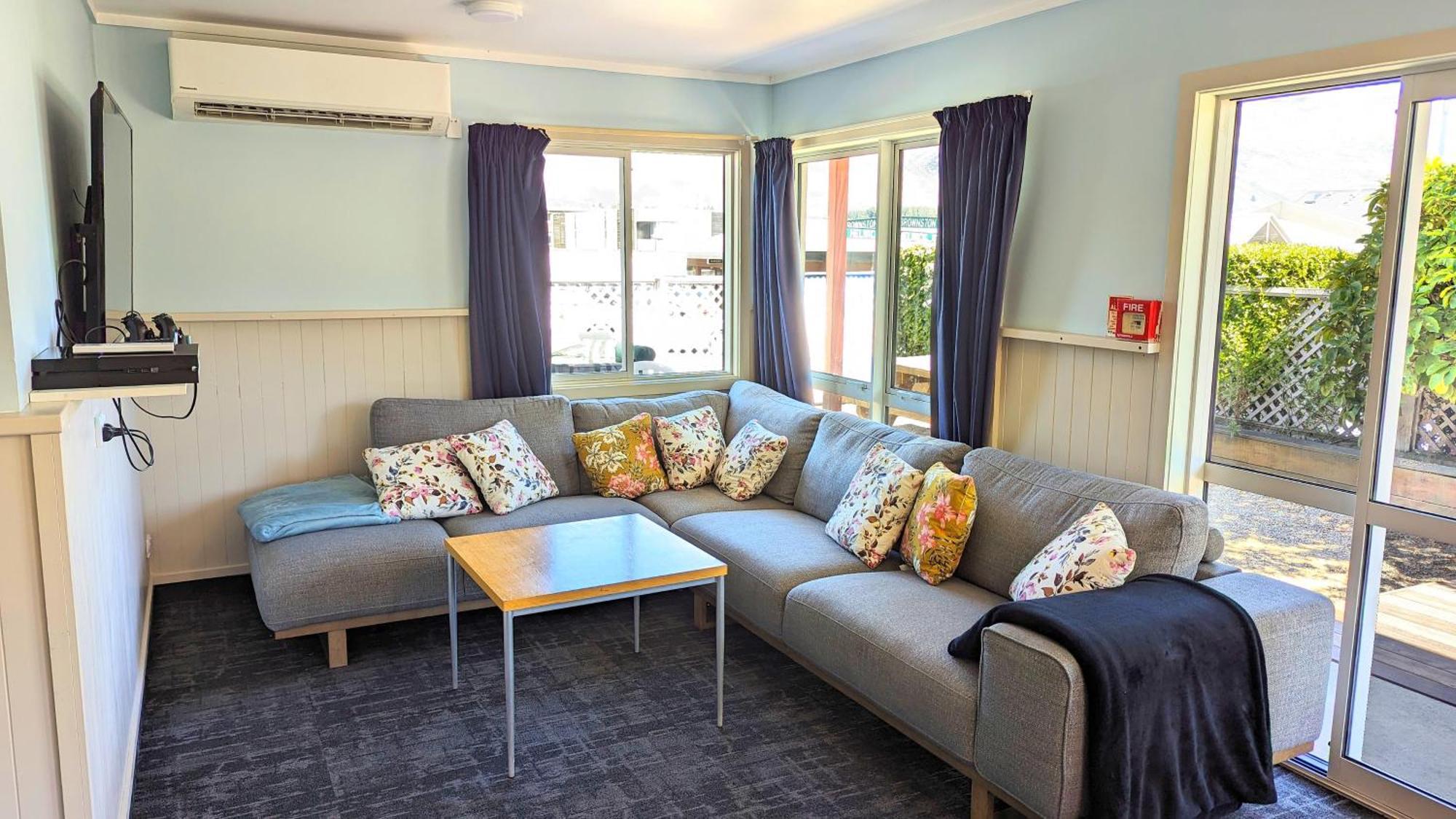 Adventure Wanaka Hostel Exterior photo